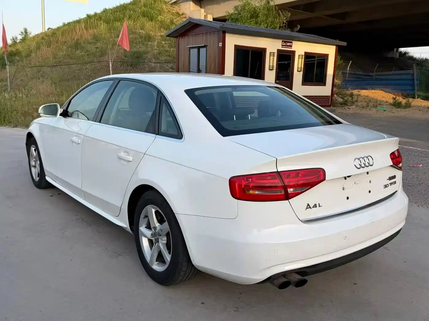 Audi A4L 2013 30 TFSI Automatic Comfort фото 3