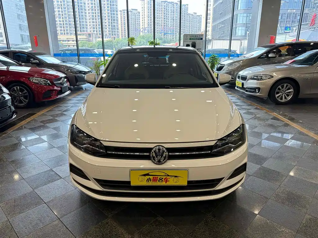 VOLKSWAGEN POLO