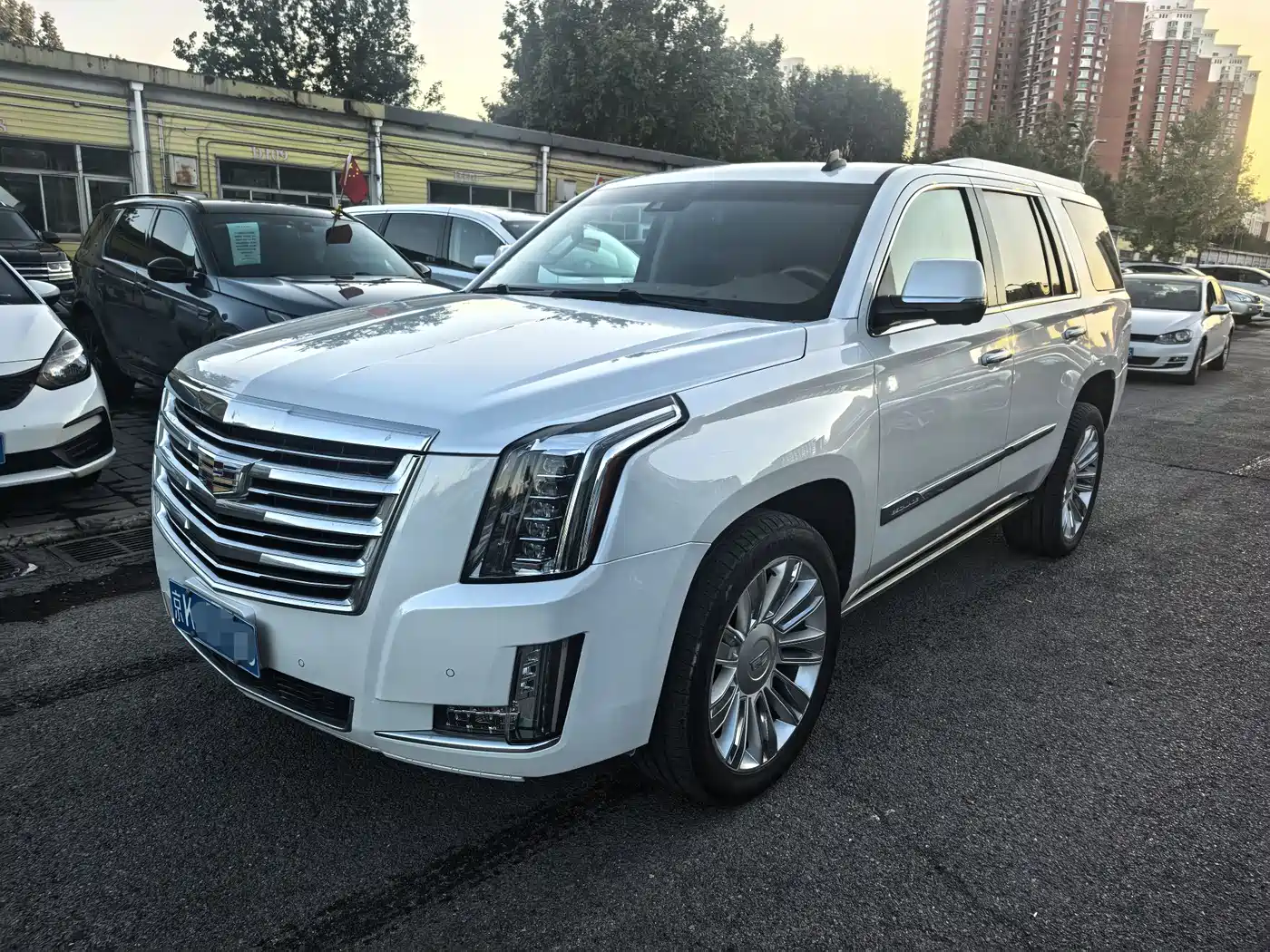 Cadillac Escalade 2017 6.2L ESV Platinum Extended