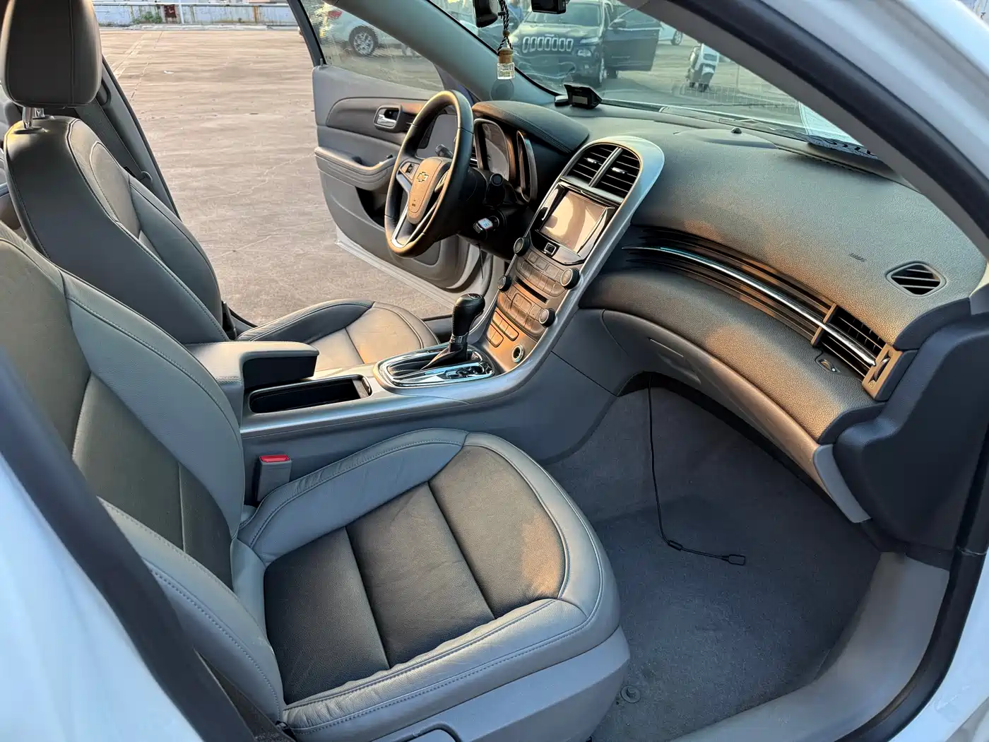 Chevrolet Malibu 2012 2.0L Automatic Luxury Edition фото 10
