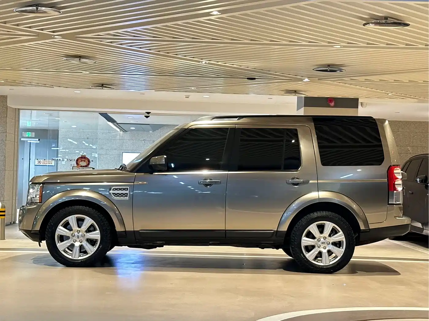 Land Rover Discovery 2013 3.0 SDV6 HSE Diesel фото 9