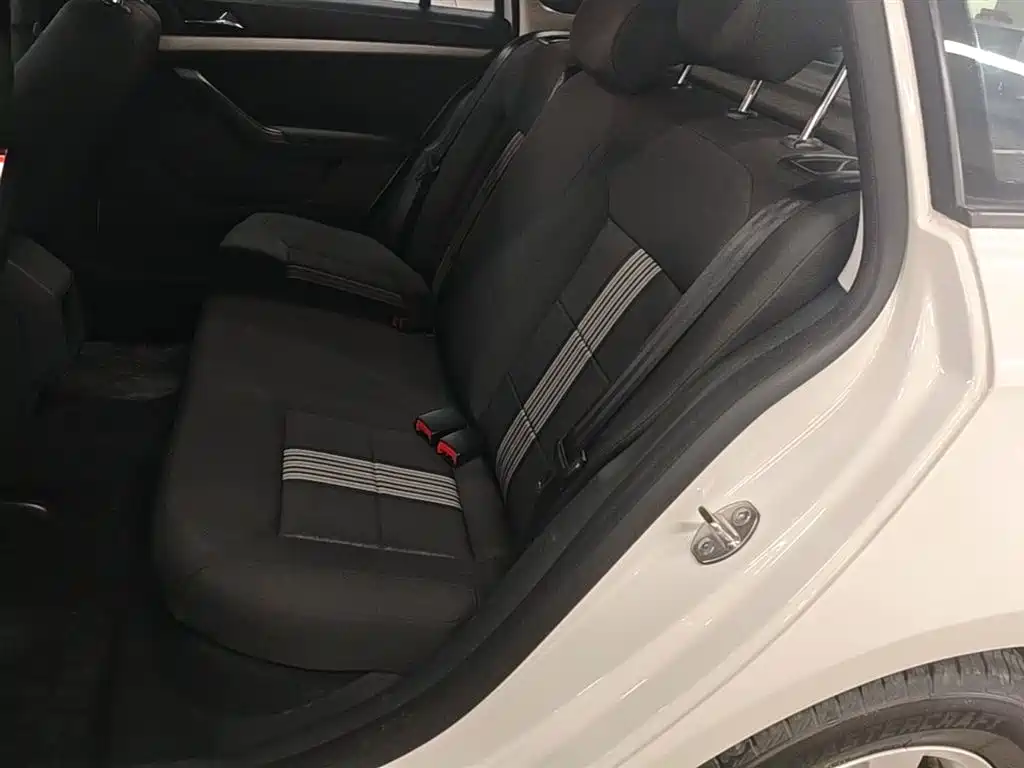 Volkswagen Lavida Tour 2015 1.6L Automatic Trend Edition фото 17