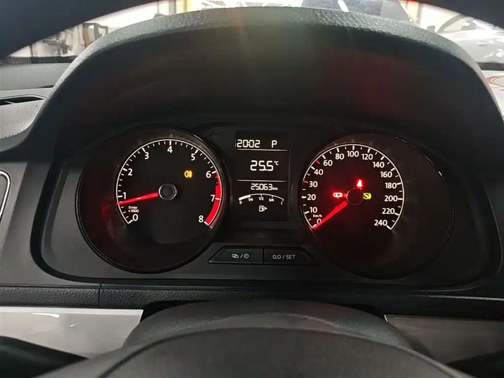 Volkswagen Lavida Tour 2015 1.6L Automatic Trend Edition фото 12