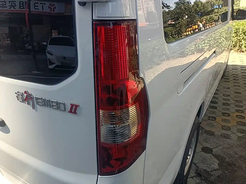 Changan Kaicheng Changan Ruixing EM80 2025 2025 Passenger Version Comfort 6-seater 300km Dual Swing Doors