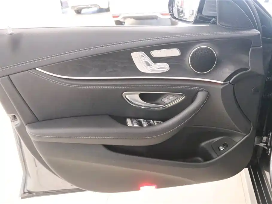 Mercedes-Benz E-Class 2019 E 300 L Sport Fashion фото 12