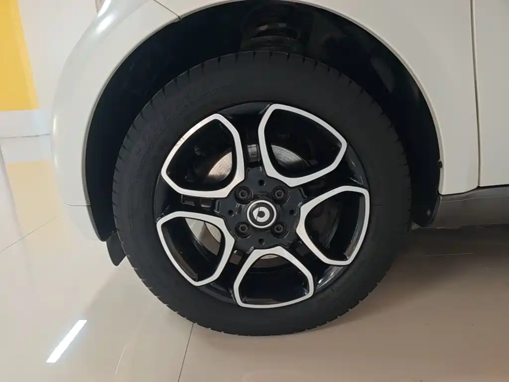 smart fortwo 2019 2019 0.9T 66kW Hardtop Wind Edition China VI