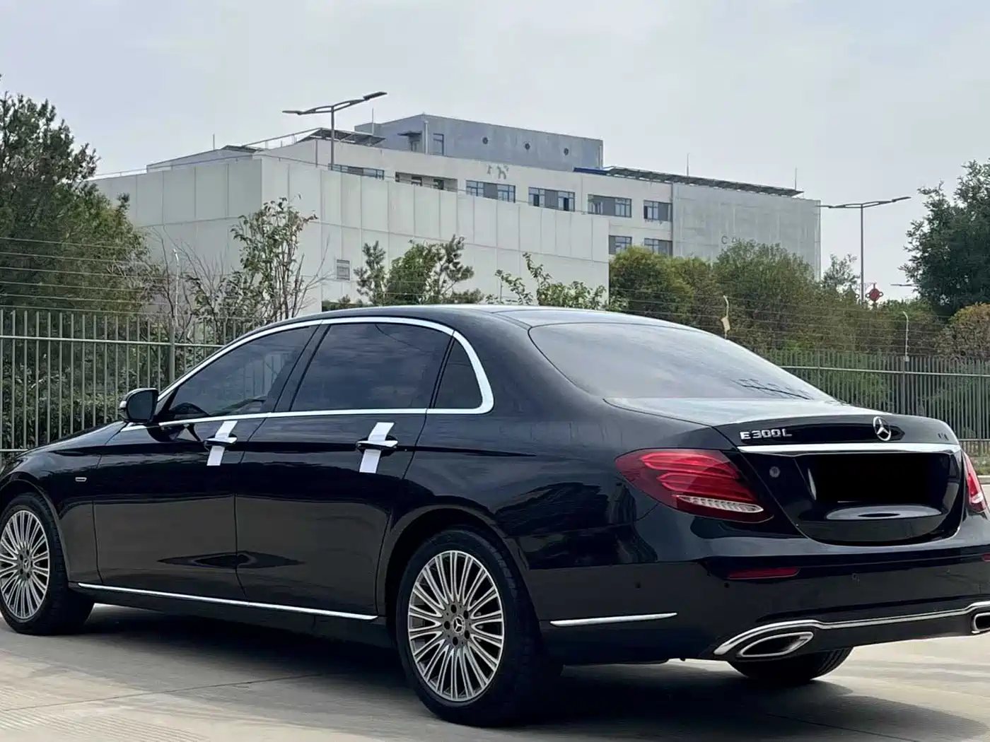 Mercedes-Benz E-Class 2019 E 300 L Sport Fashion фото 7