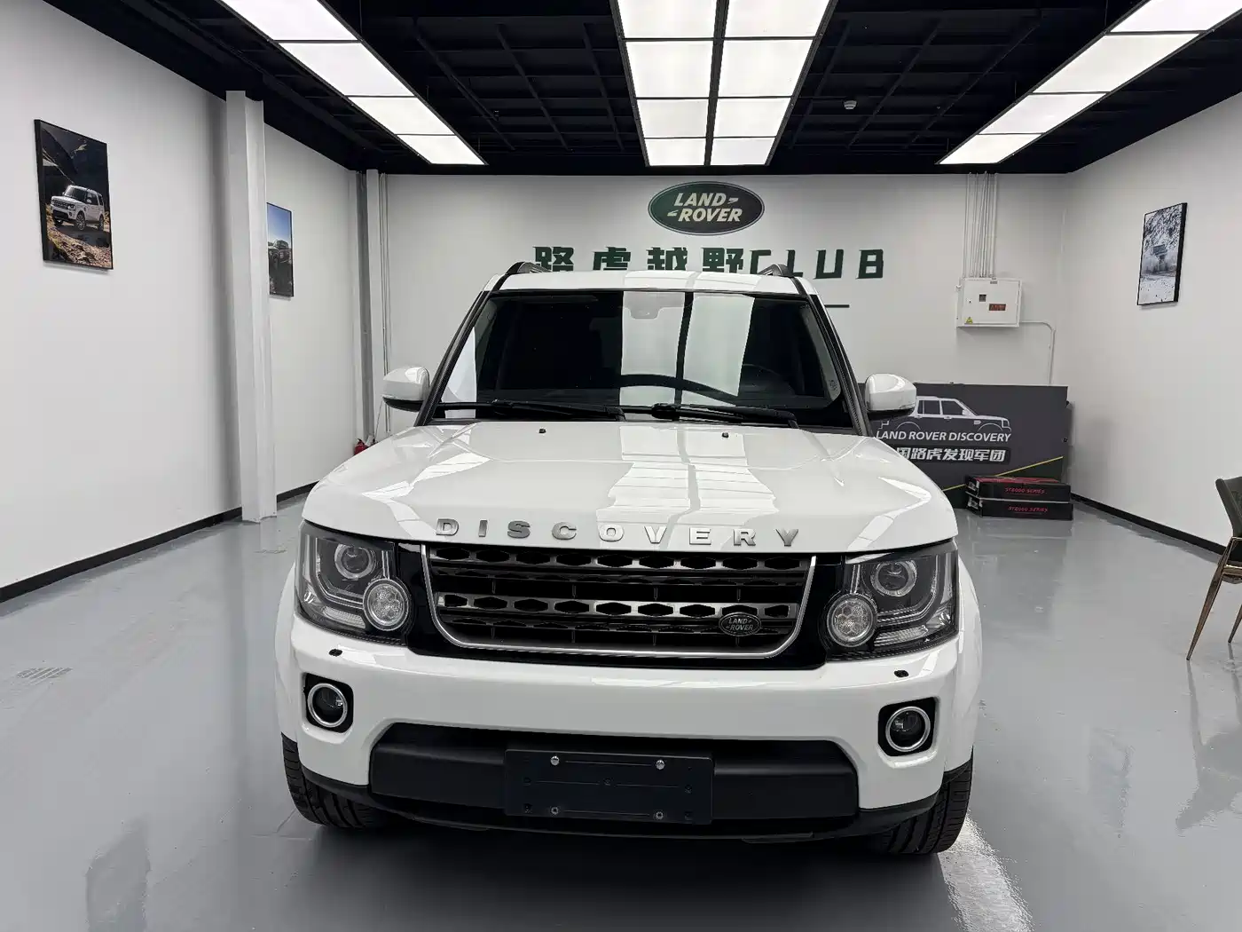 Land Rover Discovery 2015 3.0 SC V6 SE фото 2