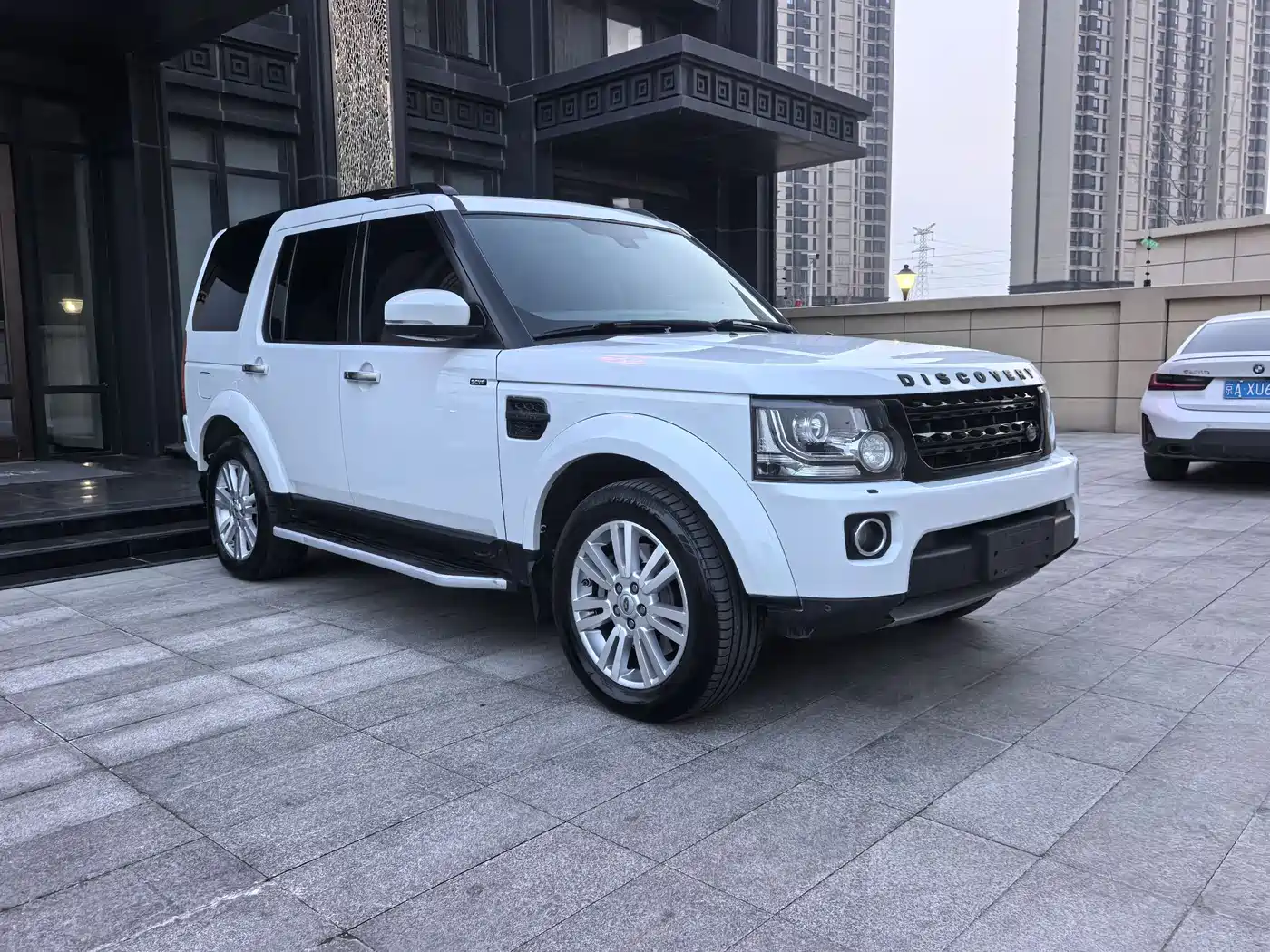 Land Rover Discovery 2016 3.0 SC V6 HSE фото 9