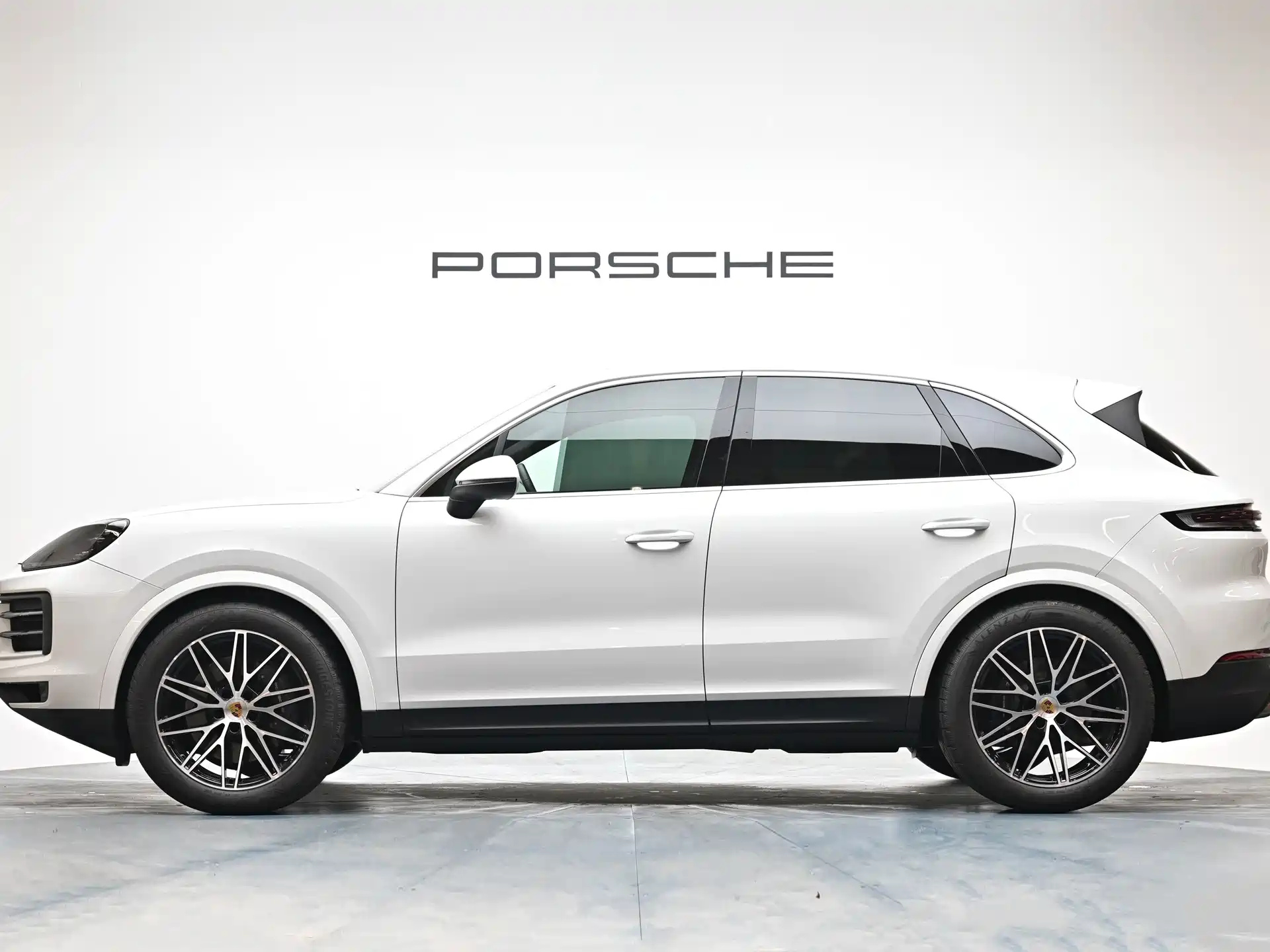 Photo 3 - Porsche Cayenne
