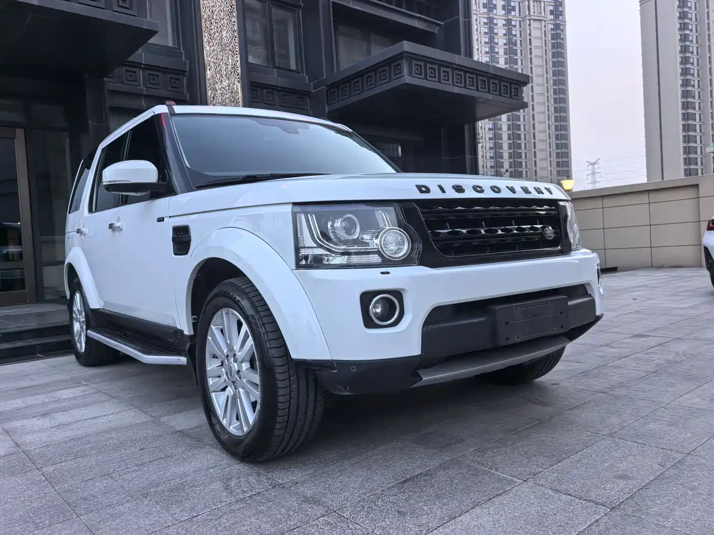 Land Rover Discovery 2016 3.0 SC V6 HSE фото 16