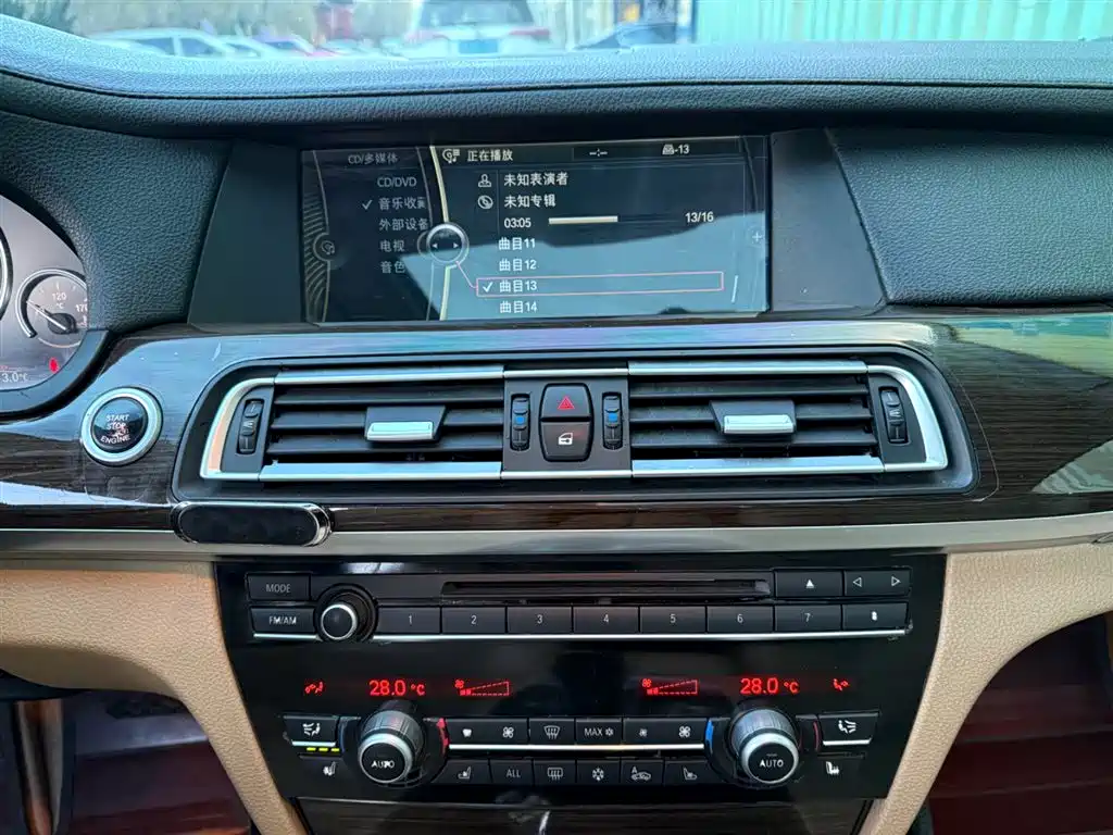 BMW 7 Series 2009 740Li Luxury фото 6