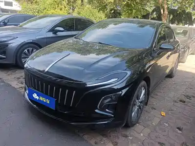 Hongqi E-QM5