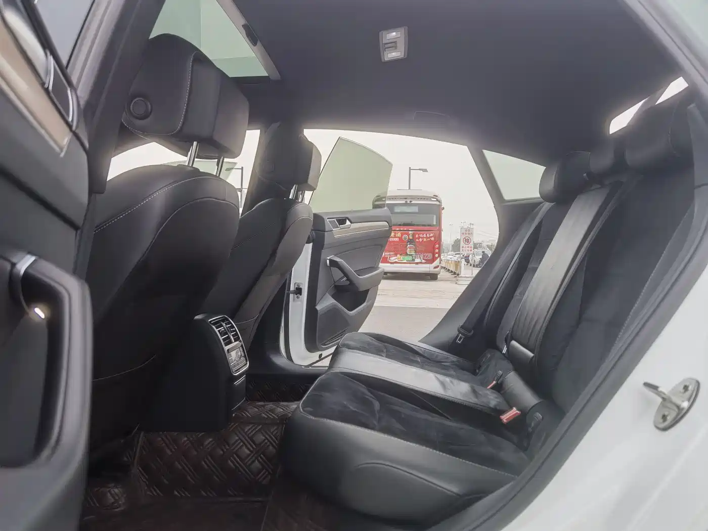 Volkswagen FAW-Volkswagen CC 2019 330TSI Luxury Appearance (China V) фото 6