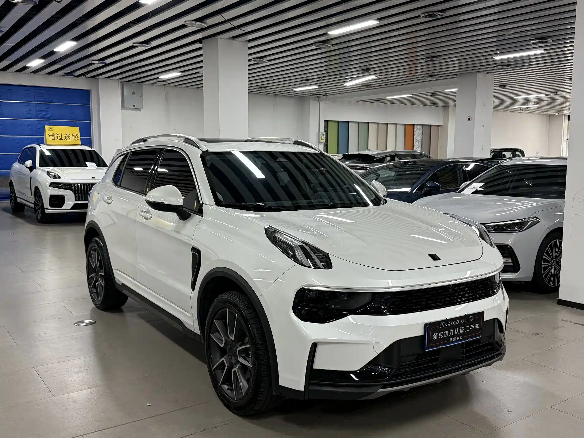 Фото 3 - Lynk & Co 01
