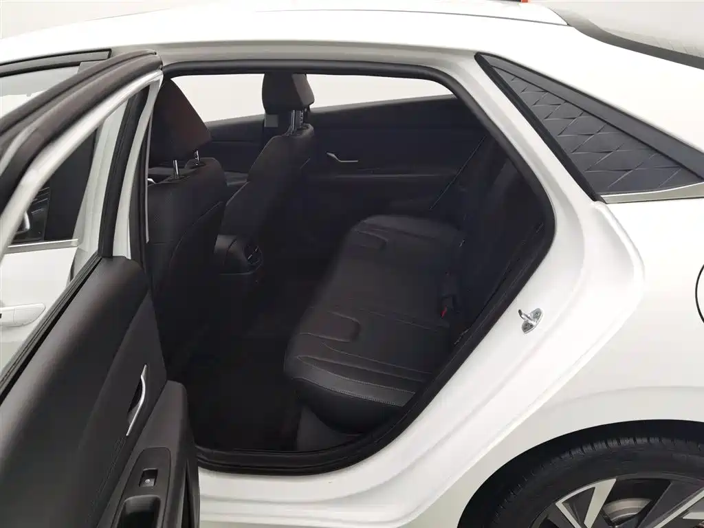 MODERN ELANTRA