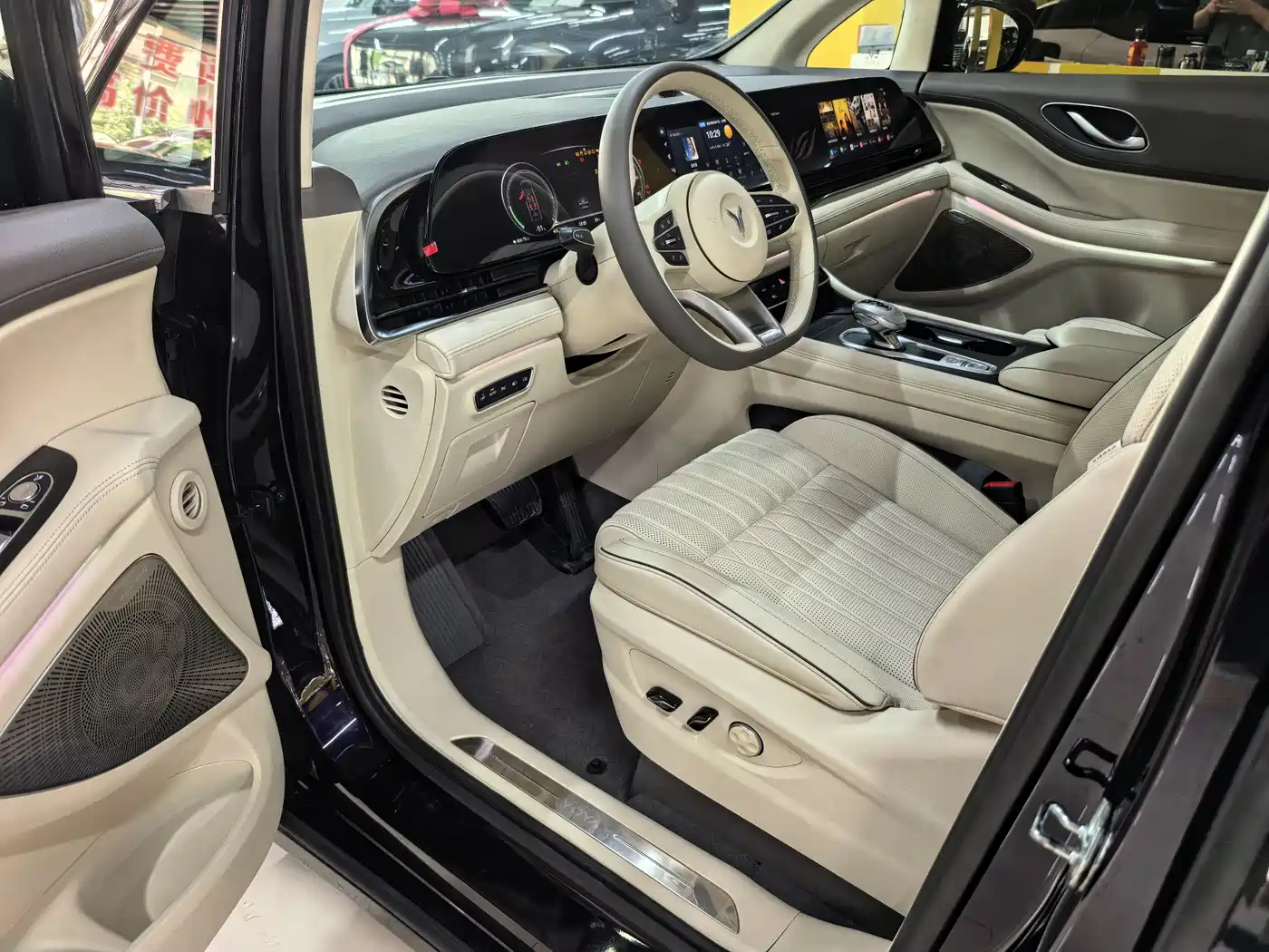 Voyah Auto Voyah Dreamer 2024 PHEV Extended Range Flagship Edition фото 4