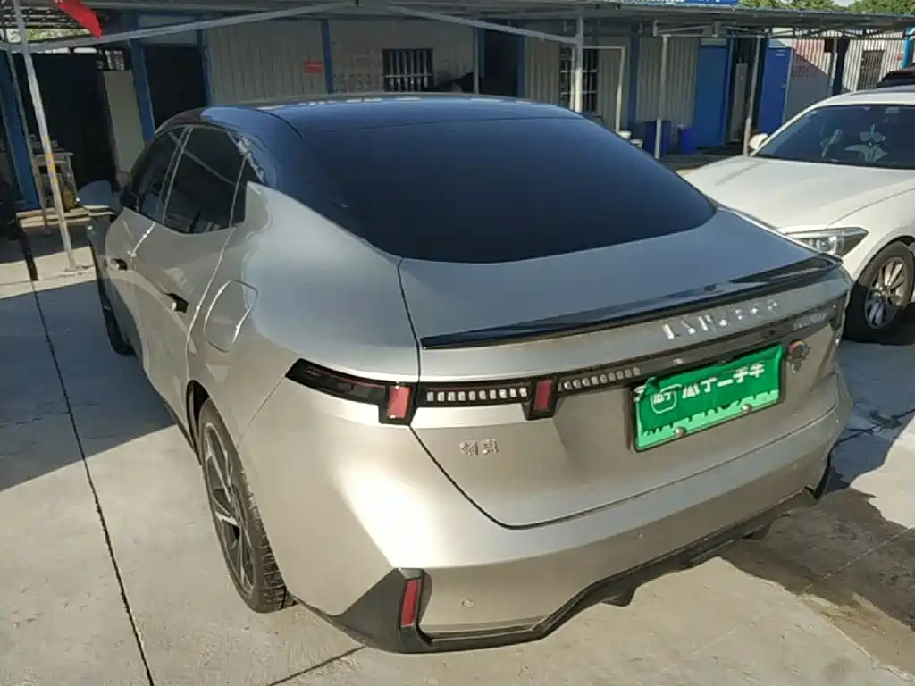 2025 Lynk & Co 07 EM-P
