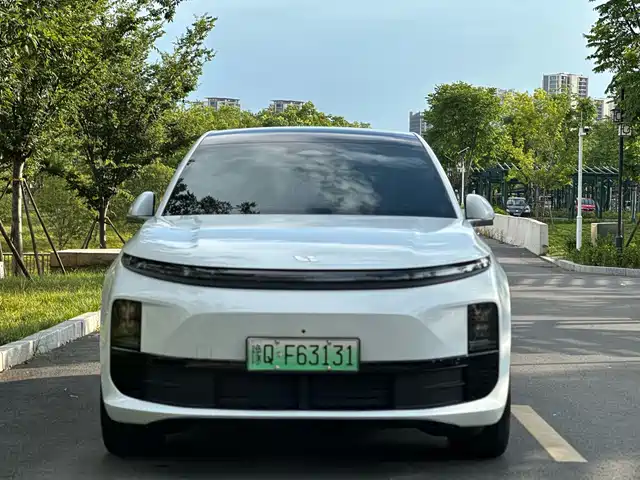 Li Auto L6 2025