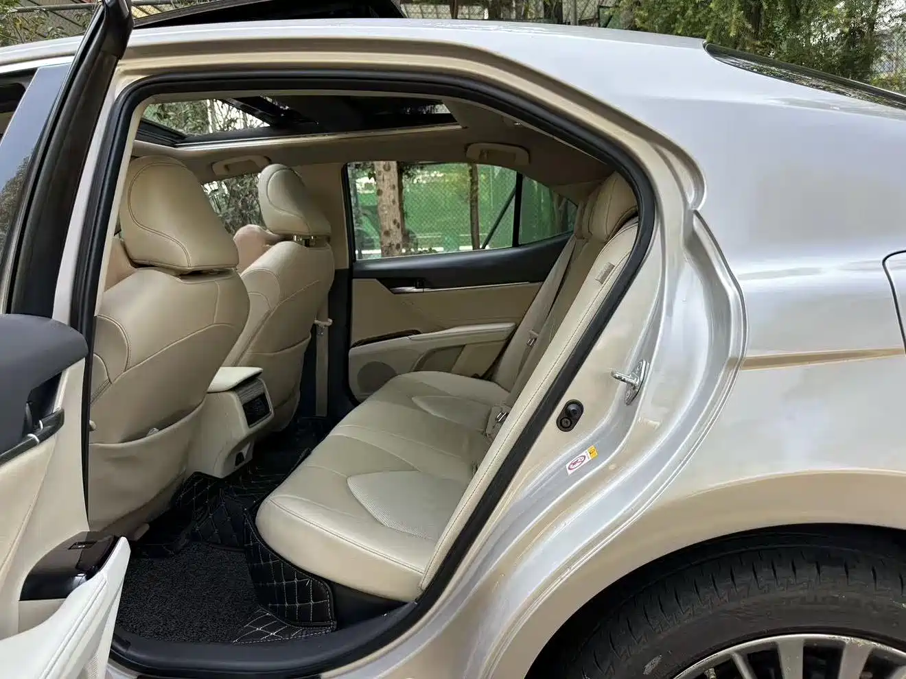 Toyota Camry 2018 Hybrid 2.5HG Luxury Edition фото 6