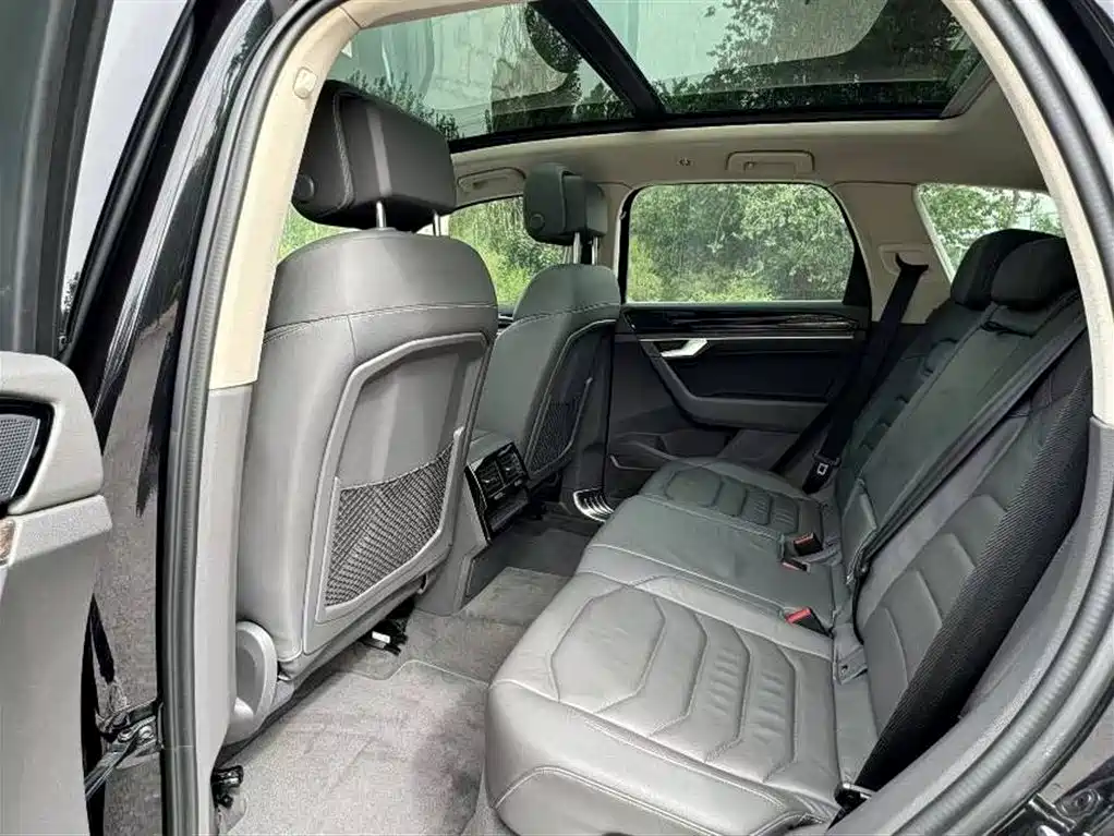 Volkswagen Touareg 2019 2.0TSI Sharp Wing Edition China V фото 8