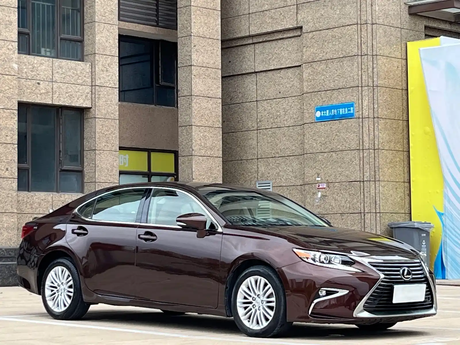 Фото 3 - Lexus ES