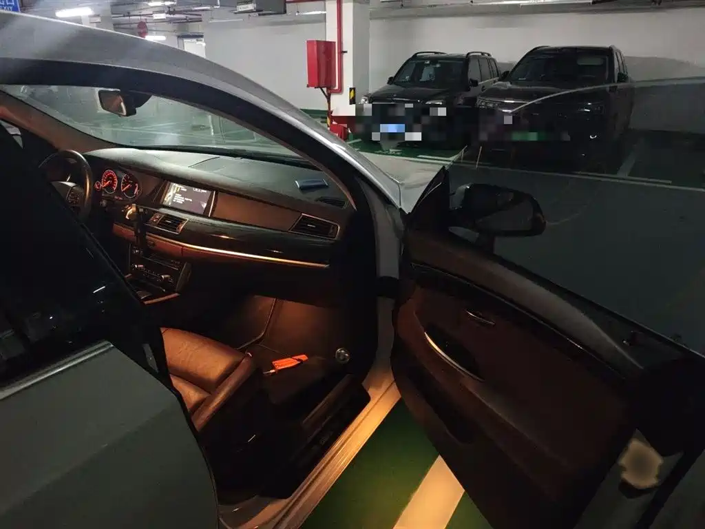 BMW 5 Series GT 2014 528i Leading фото 20