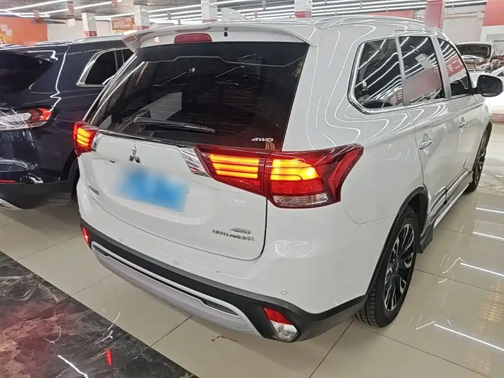 MITSUBISHI OUTLANDER