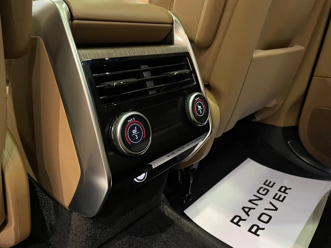 Land Rover Range Rover 2024 3.0 L6 360PS Golden Age Edition фото 16