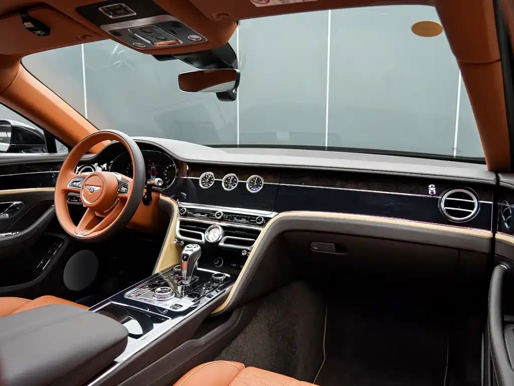 Bentley Flying Spur Plug-in Hybrid 2026 2025 Model Year 4.0T V8 Mulliner