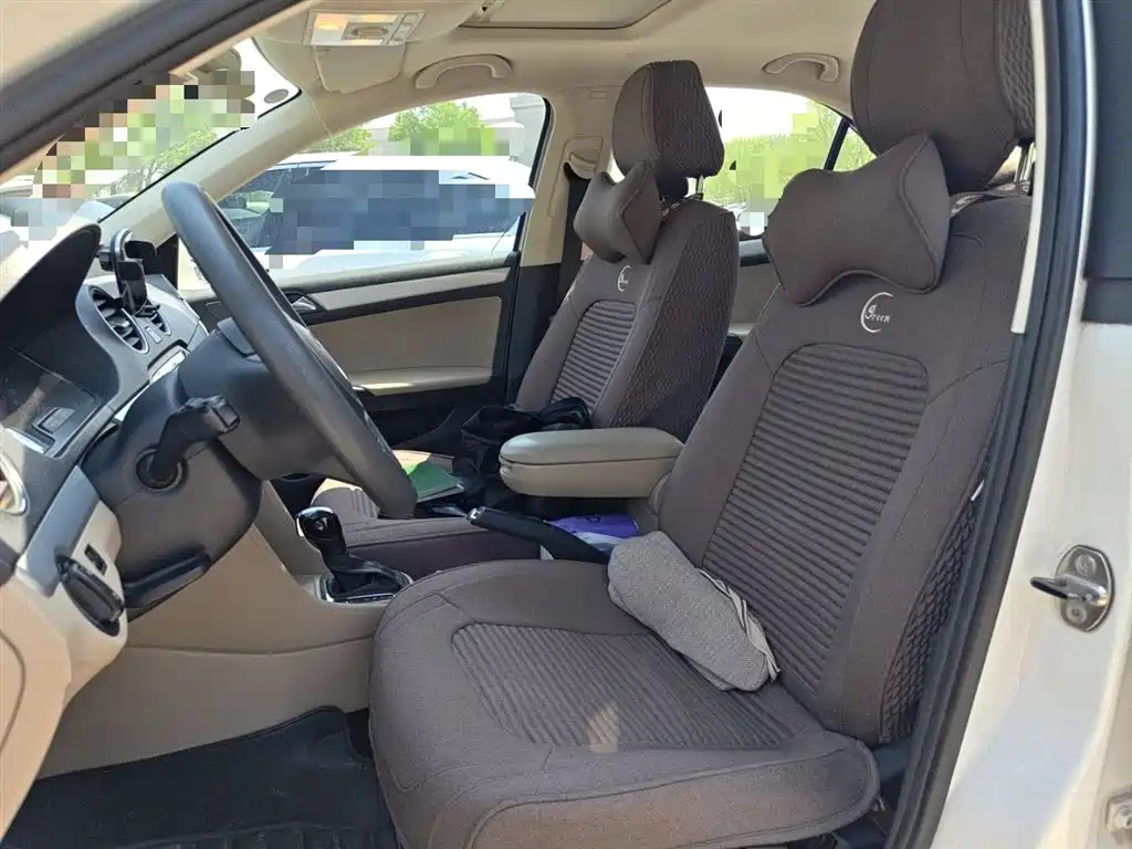 Volkswagen Jetta 2013 1.6L Automatic Comfort фото 12