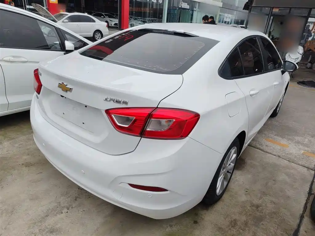 Chevrolet Cruze 2018 320 Automatic Pioneer Sunroof Edition фото 7