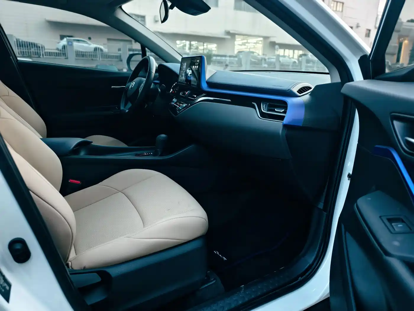 Toyota C-HR 2024 2023 Model 2.0L Smart Hybrid Comfort Edition