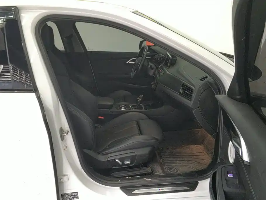 BMW 1 Series 2021 125i M Sport Black Night Edition фото 8