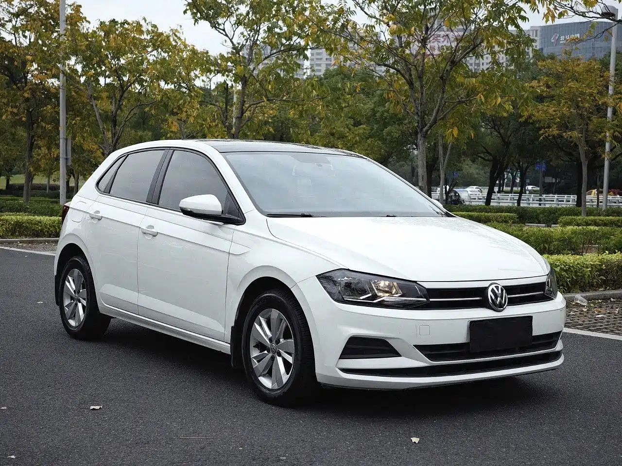 Volkswagen Polo 2019 Plus 1.5L Automatic Panorama Enjoyment Edition фото 3