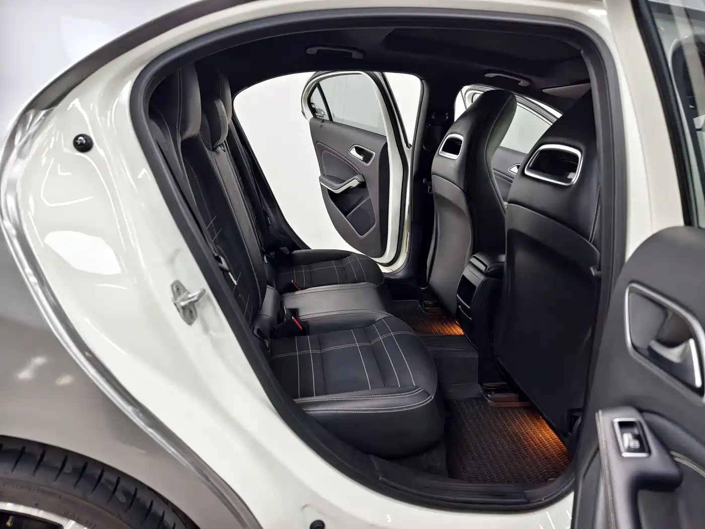 Mercedes-Benz A-Class (Import) 2017 A 200 Fashion Edition фото 16