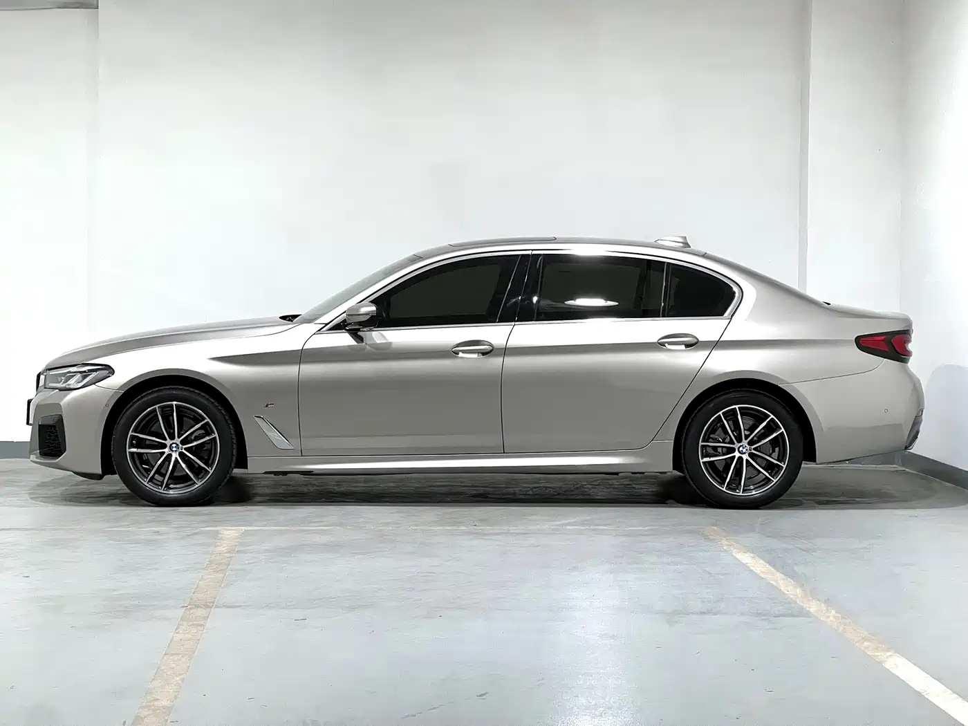 BMW 5 Series 2022 525Li M Sport Package фото 8