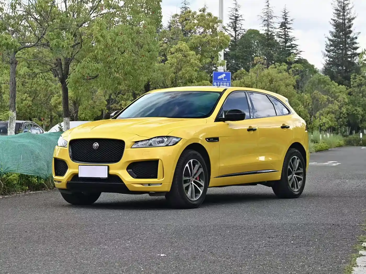 Jaguar F-PACE, 2017 год
