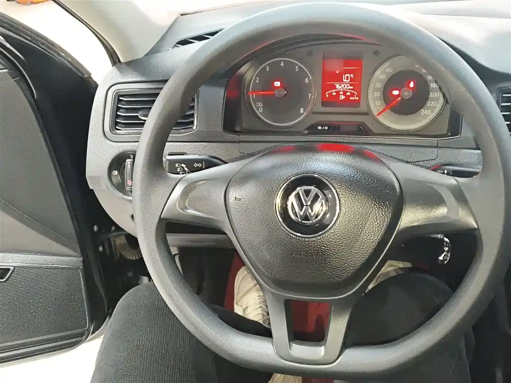 Volkswagen Santana 2016 1.6L Manual Trend Edition фото 3