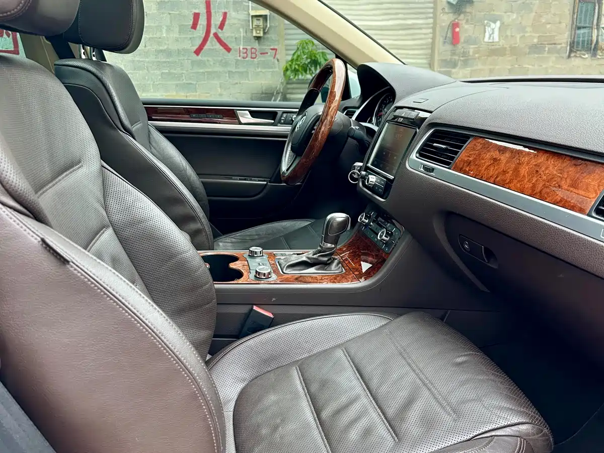 Volkswagen Touareg 2011 3.0TSI Premium фото 10