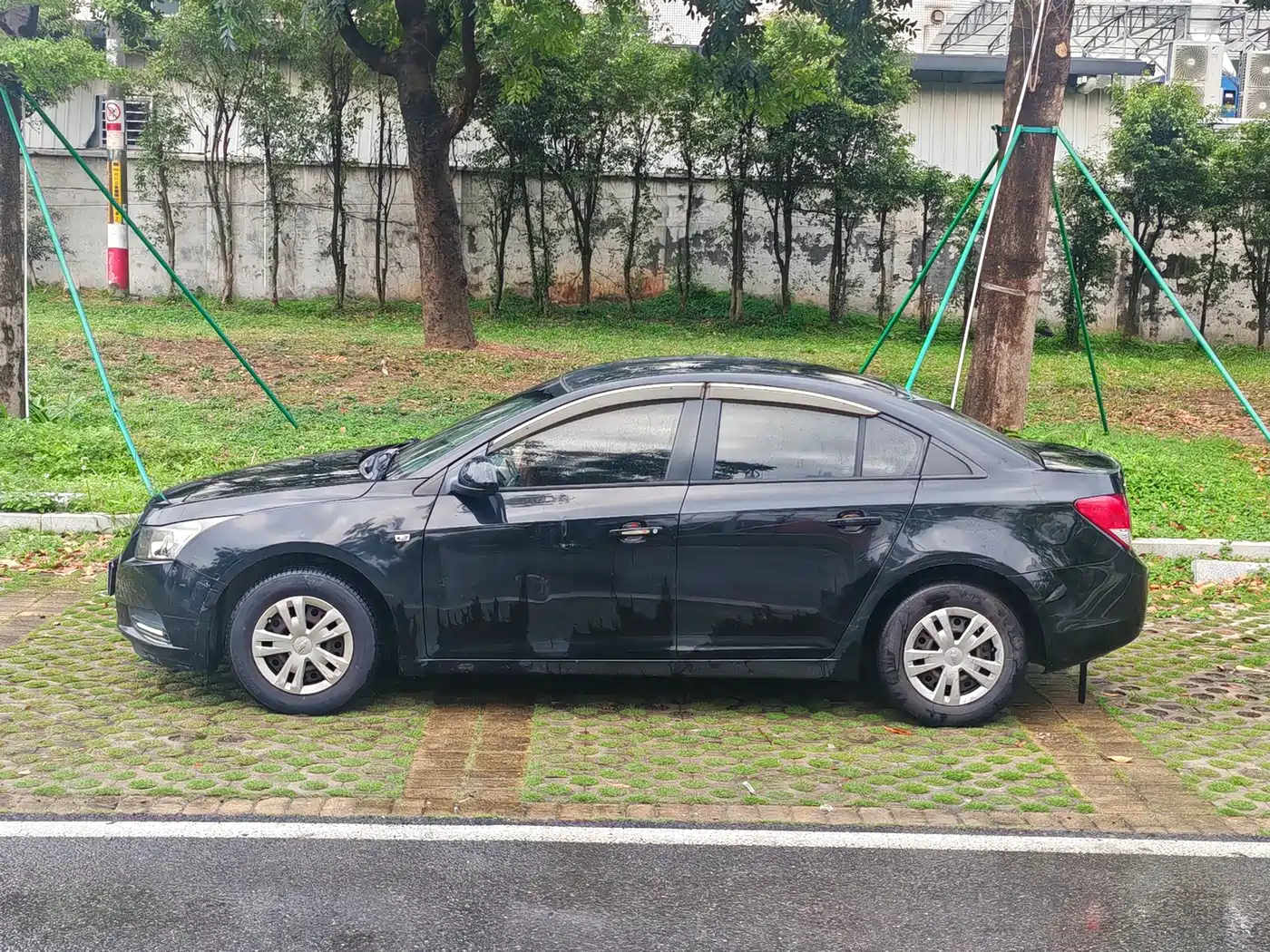 Chevrolet Cruze 2013 1.6L SL Sunroof MT фото 3