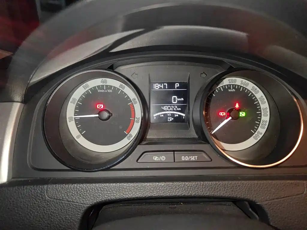 Škoda Skoda Rapid Spaceback 2018 1.6L Automatic Comfort фото 5