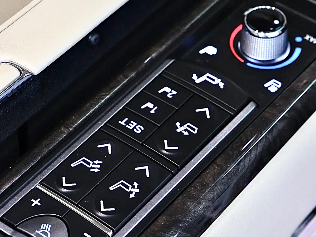 Toyota Vellfire 2020 Twin Engine 2.5L HV Premium Edition фото 22