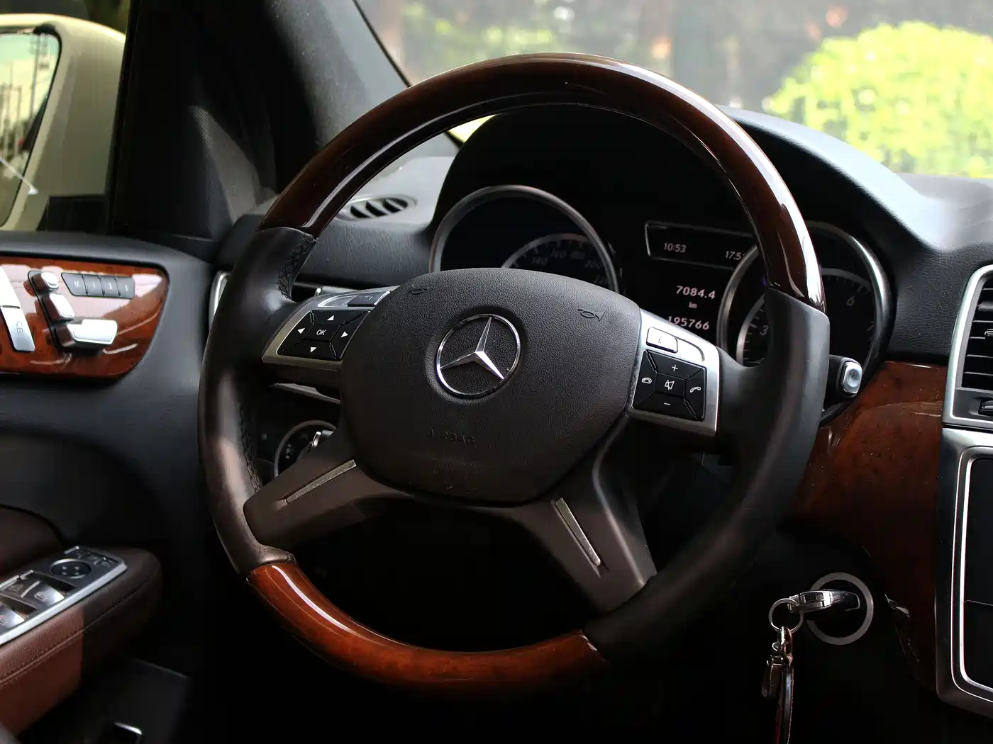 Mercedes-Benz M-Class 2012 Model ML 350 Luxury фото 15