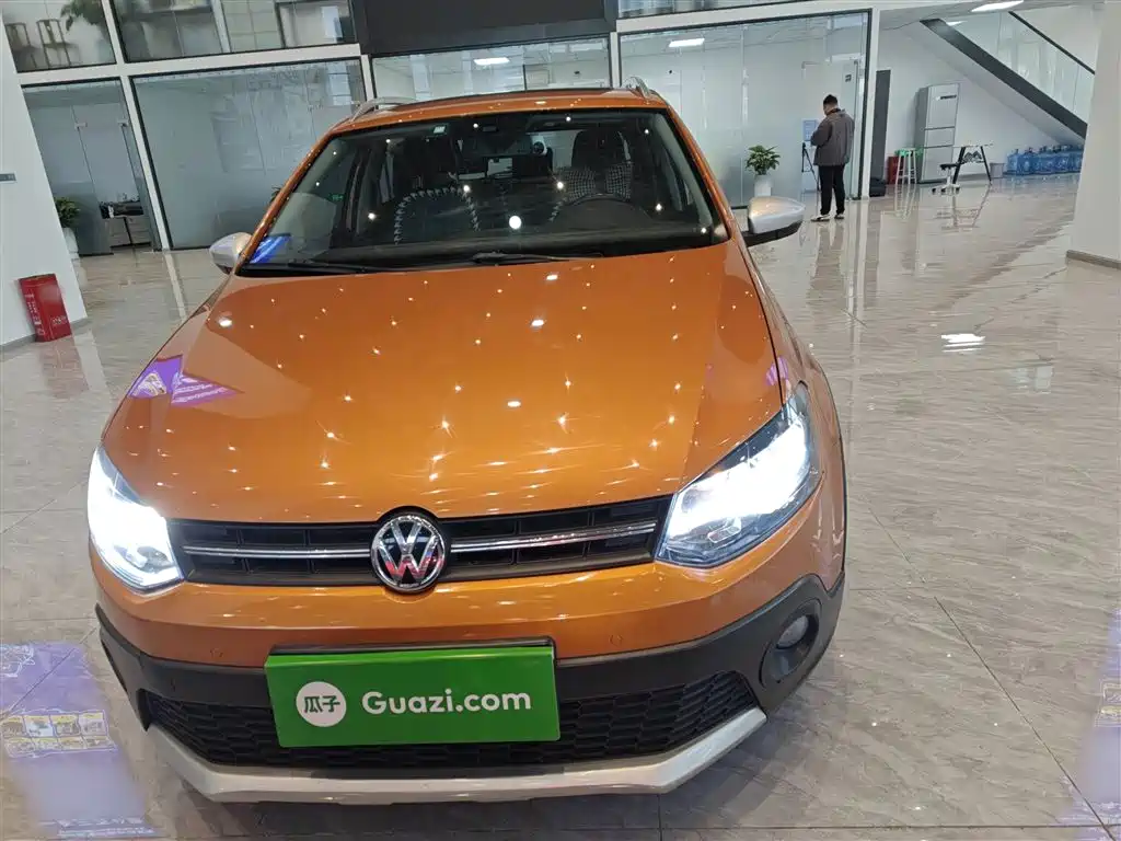 Volkswagen Polo 2016 1.6L Cross Polo Automatic фото 19