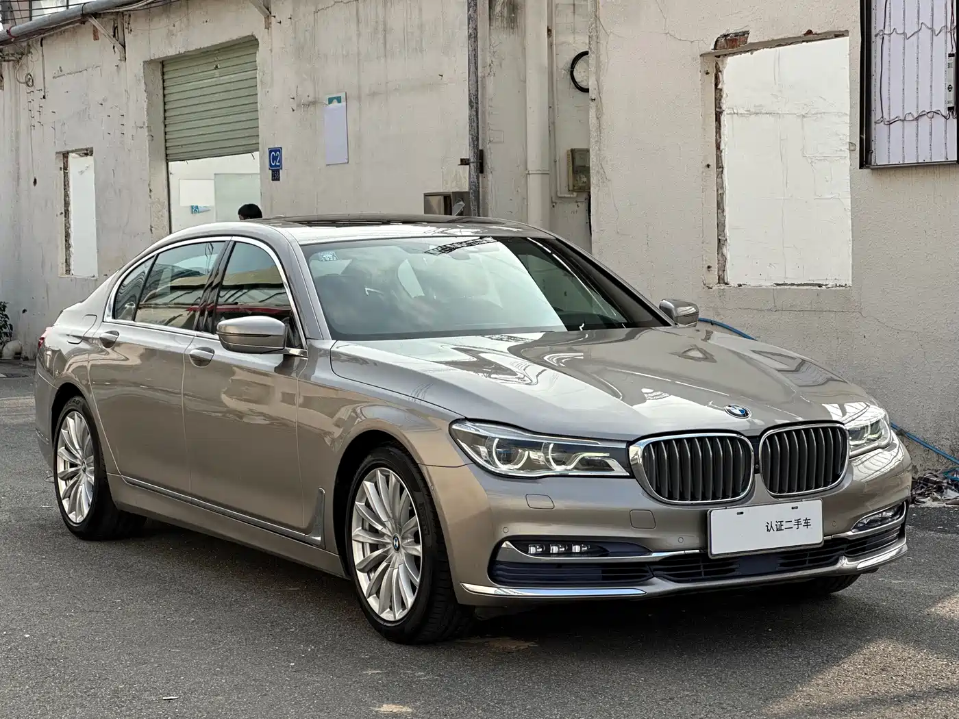 BMW 7 Series 2017 740Li xDrive Luxury Edition фото 3