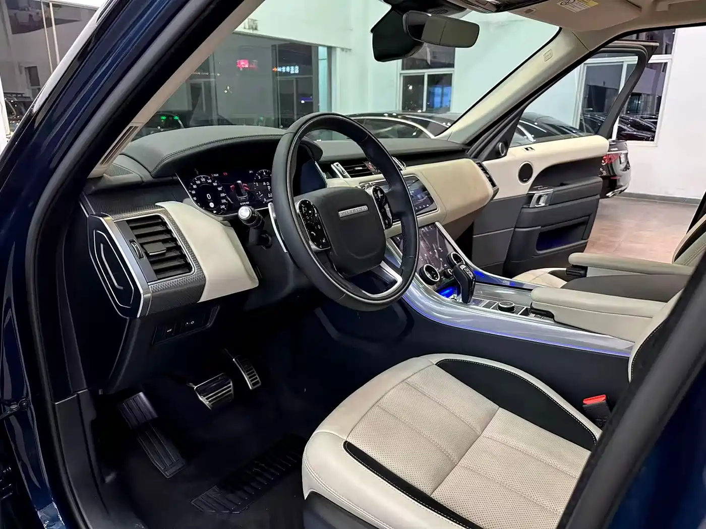 Land Rover Range Rover Sport 2022 3.0 L6 Indigo Flowing Light Edition фото 6