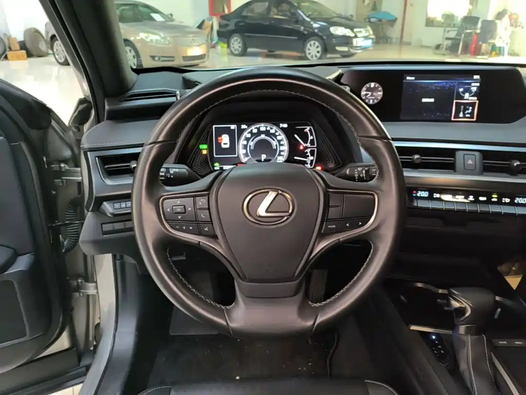 Photo 11 - Lexus UX