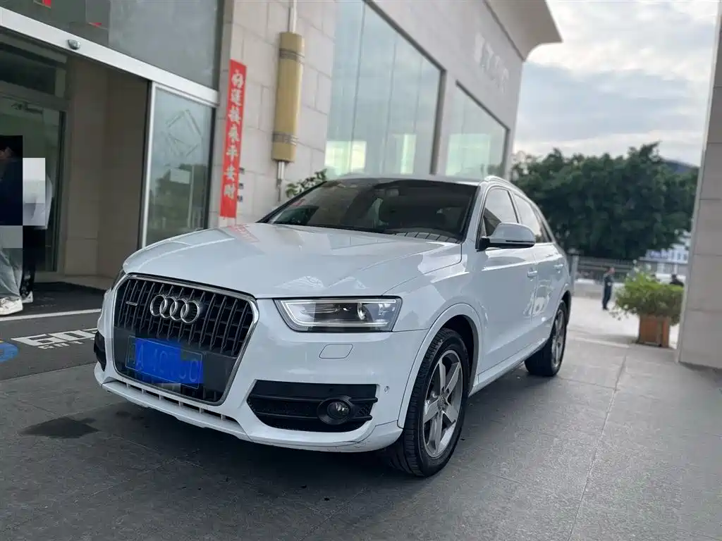 Audi Q3 2013 40 TFSI quattro Luxury Model
