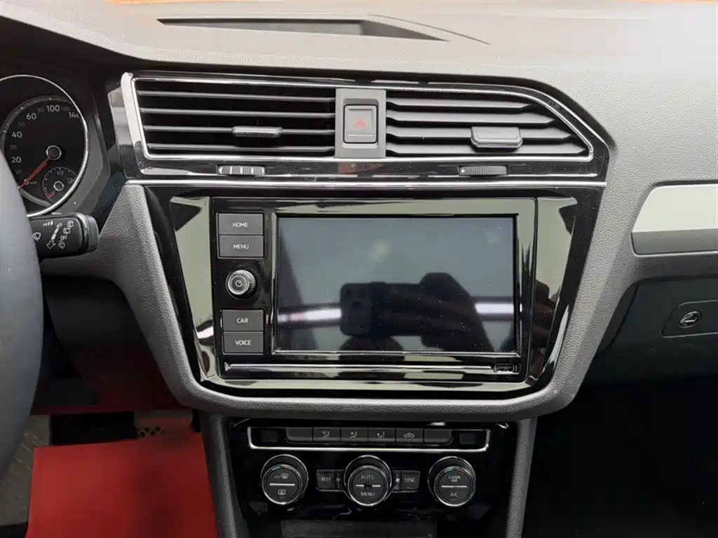 Volkswagen Tiguan L 2019 330TSI Automatic 2WD Panorama Comfort Edition China VI фото 11